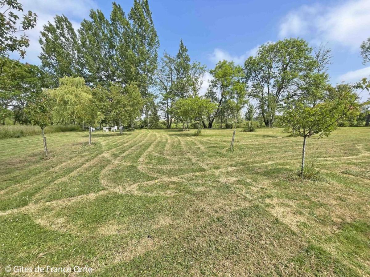 Maison De Caractere Avec Jardin, Proche D'Argentan, Ideale Pour Peche Et Detente En Campagne - Fr-1-497-131 Sarceaux Exterior foto